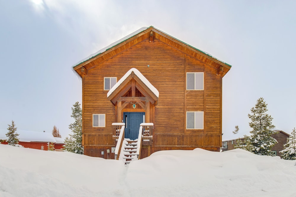 6 Mi to Winter Park Resort: Spacious Family Cabin in Fraser, United States