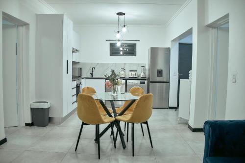 Medon Luxury Suites with power back up Bryanston Sandton — 4-Star Luxury Hotel in Johannesburg, South Africa
