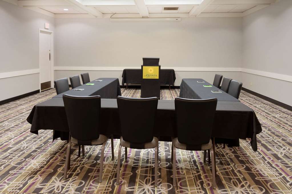 La Quinta Inn & Suites by Wyndham Minneapolis Bloomington W - photo 60