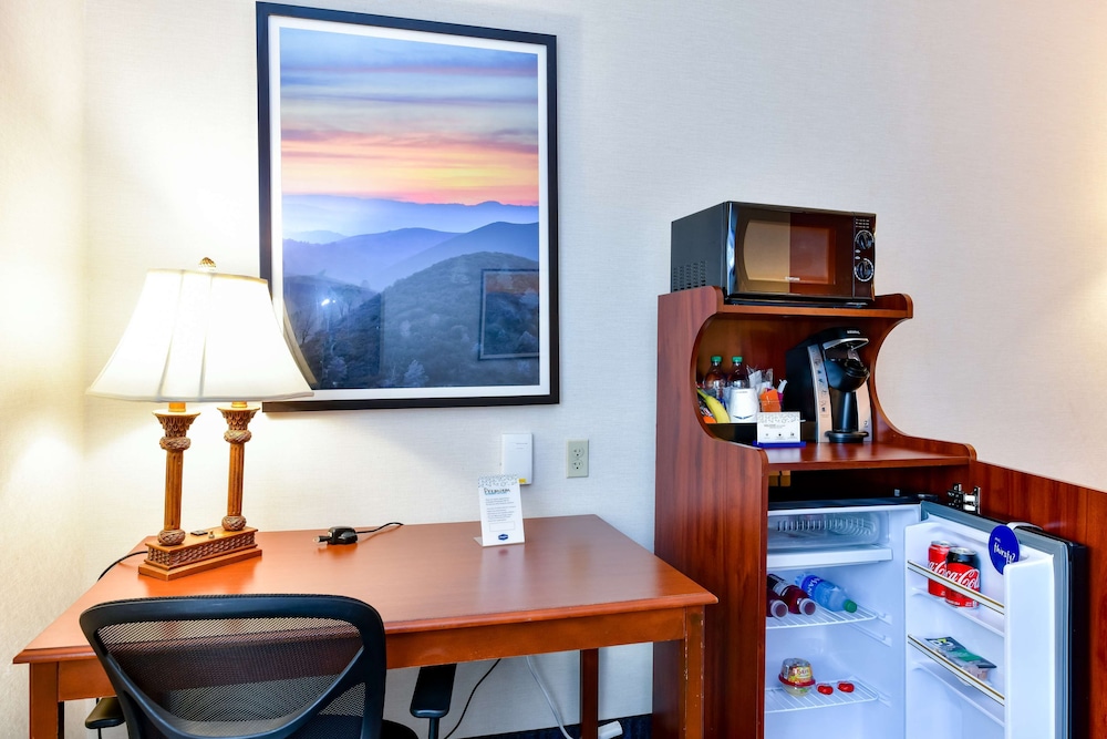 Hampton Inn & Suites Pittsburg CA - photo 18