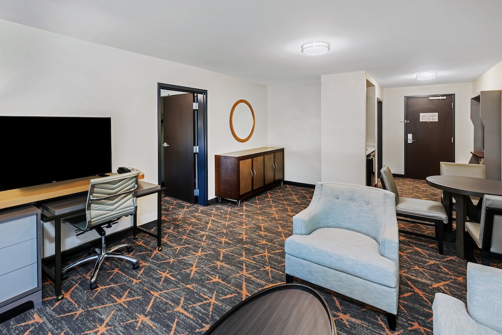 Holiday Inn Hotel & Suites Tulsa South by IHG - photo 13
