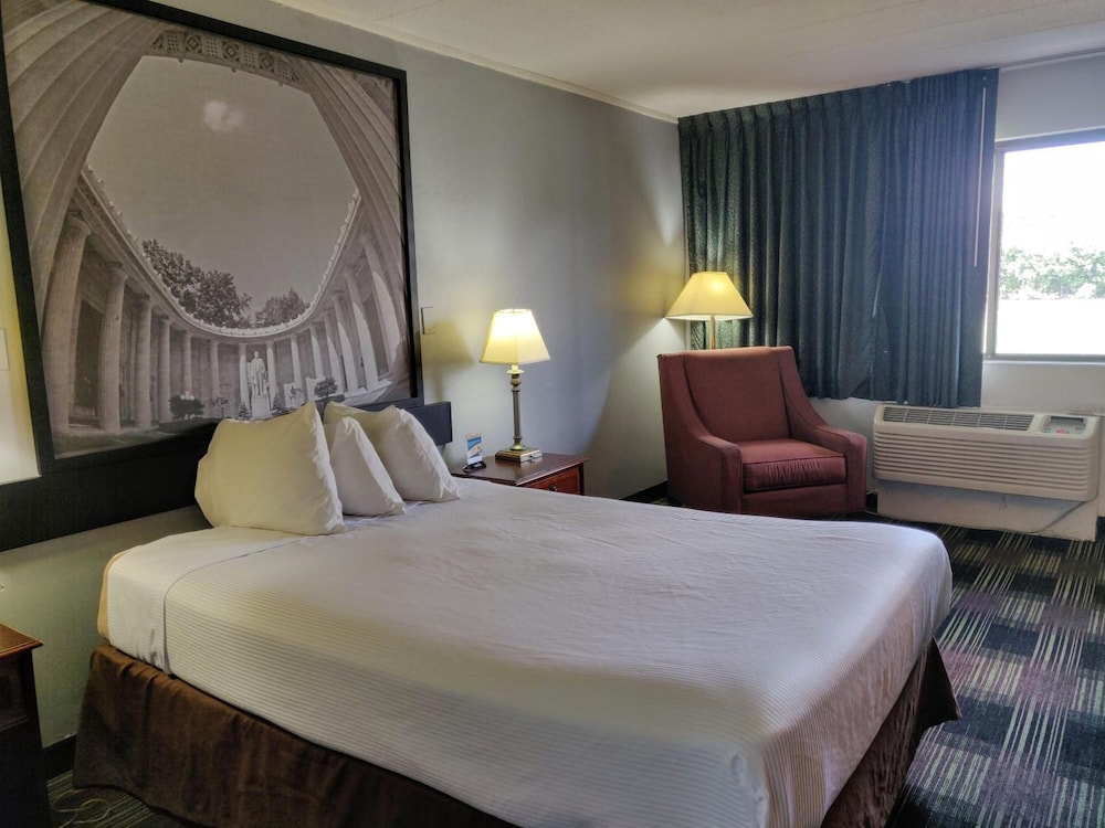 Sprucewood Inn - photo 9