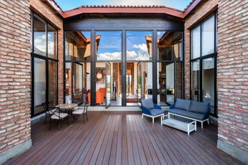 Villa Chateau Artwine