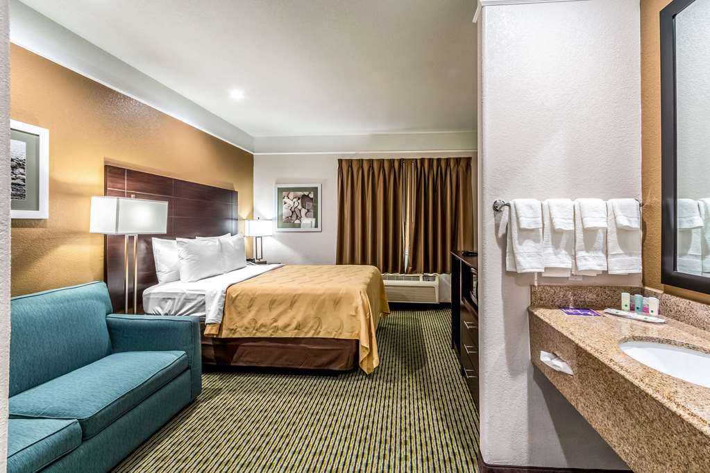 Quality Inn & Suites SeaWorld North - photo 7