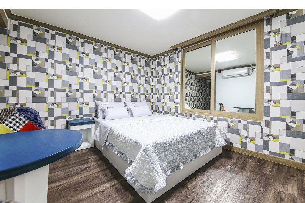 Dubai Motel - last minute hotel in Daejeon