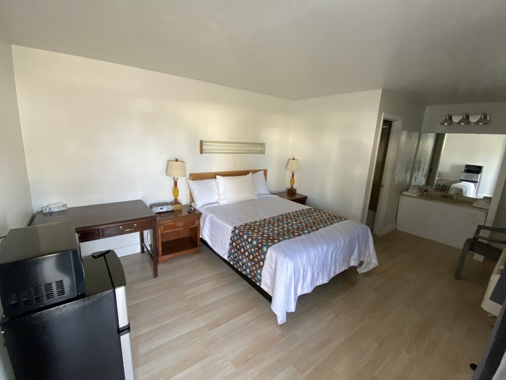 Mcdermitt Hotel - photo 6