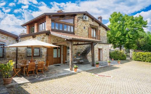 villa Emilia Tuscan stone — 4-Star Luxury Hotel in Agna, Italy