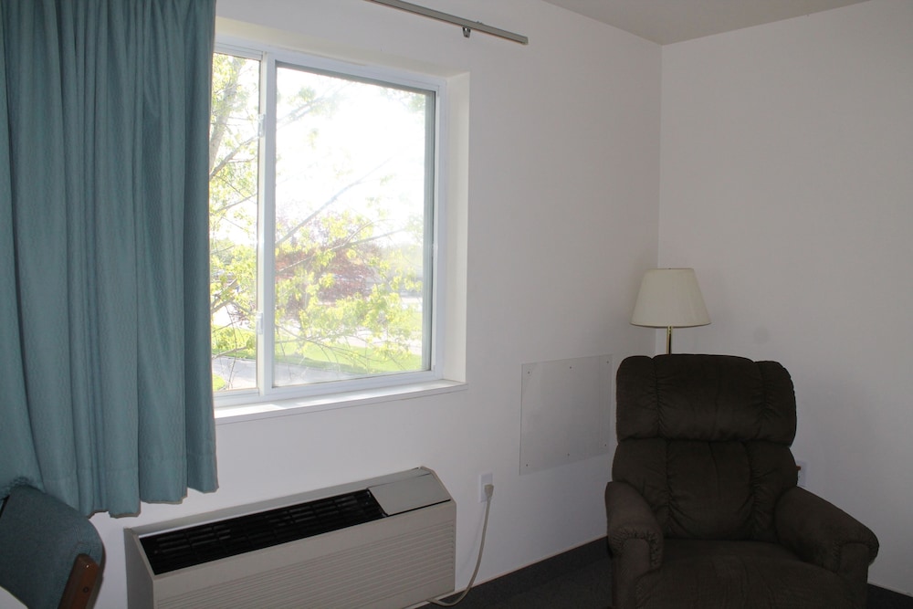 American Host Inn - photo 41