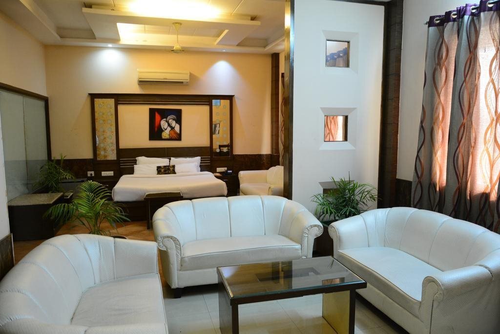 Hotel Ajuba Residency