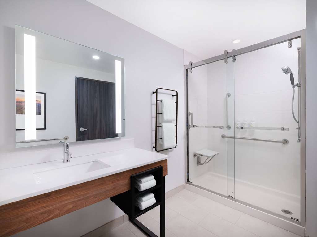 La Quinta by Wyndham Chelsea Birmingham - photo 13