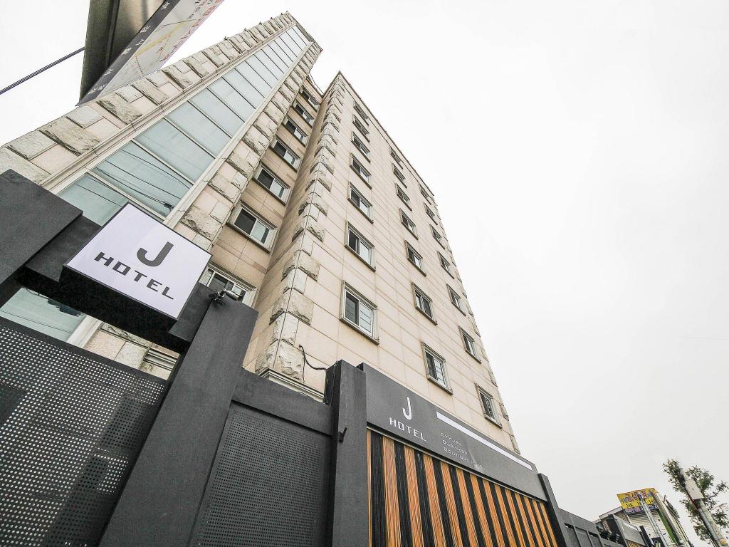 J Hotel Suwon - carbon neutral hotel in Suwon