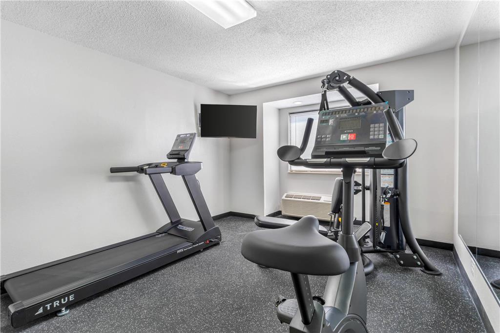 Quality Inn & Suites - photo 24