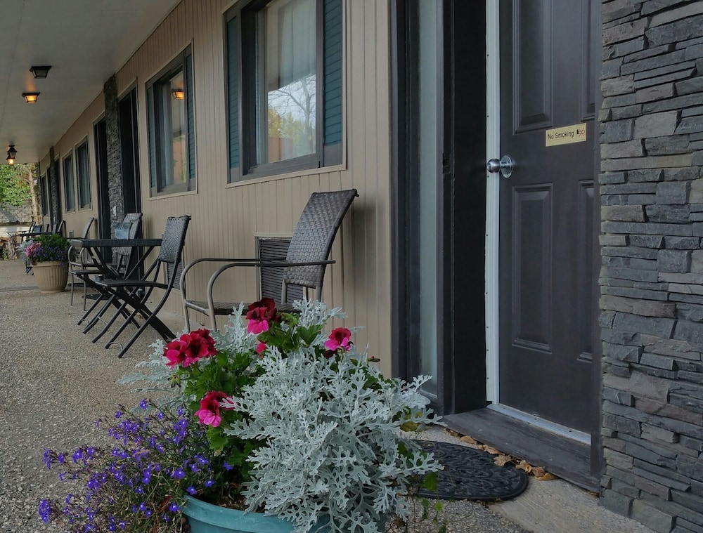 Maple Leaf Motel - last minute hotel in Winnipeg