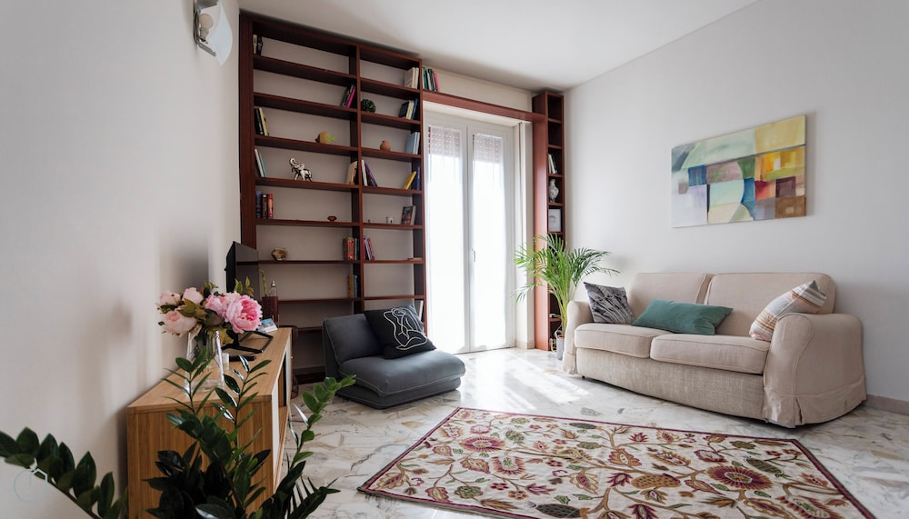Italianway Easy Sirte 6 — 4-Star Luxury Hotel in Milan, Italy
