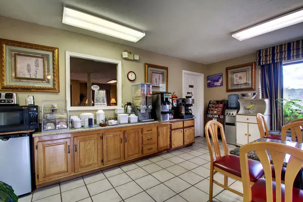 Super 8 Durant - photo 20