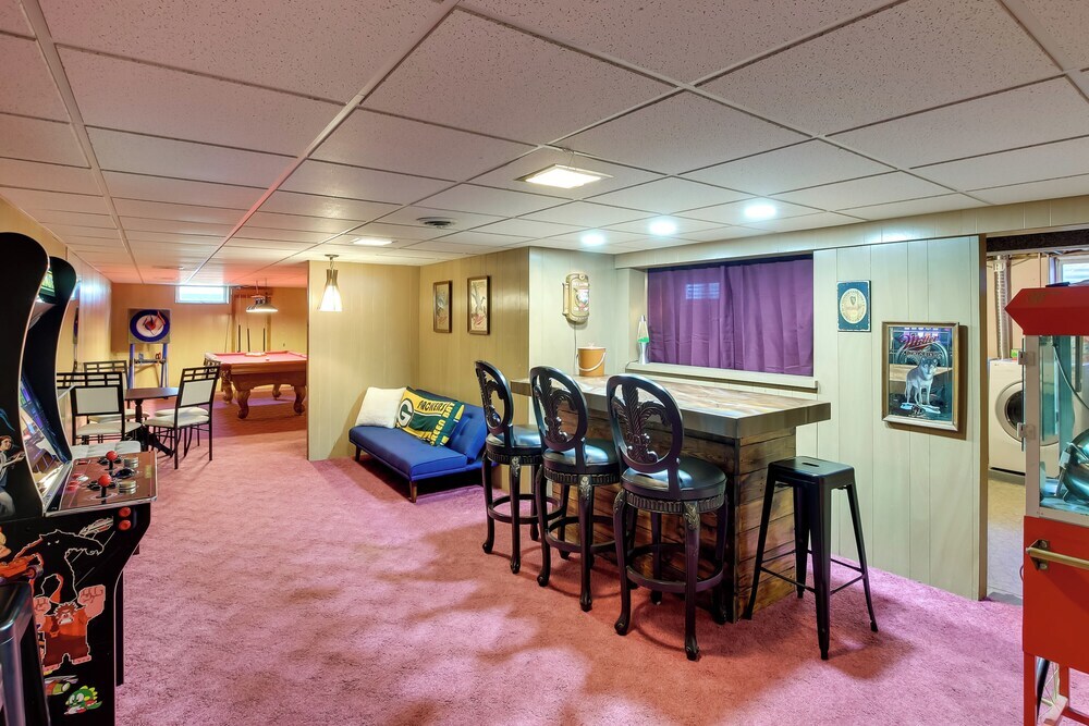 Walk to Lambeau Field: Green Bay Retreat in Green Bay, United States