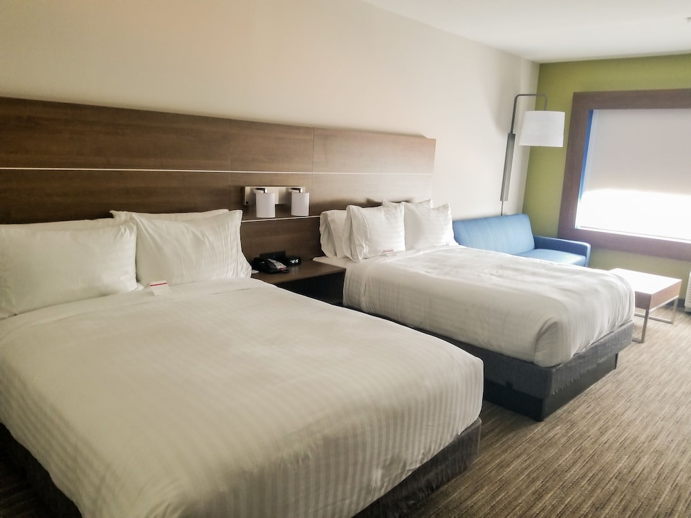Holiday Inn Express & Suites Charlotte NE University Area by IHG - photo 11
