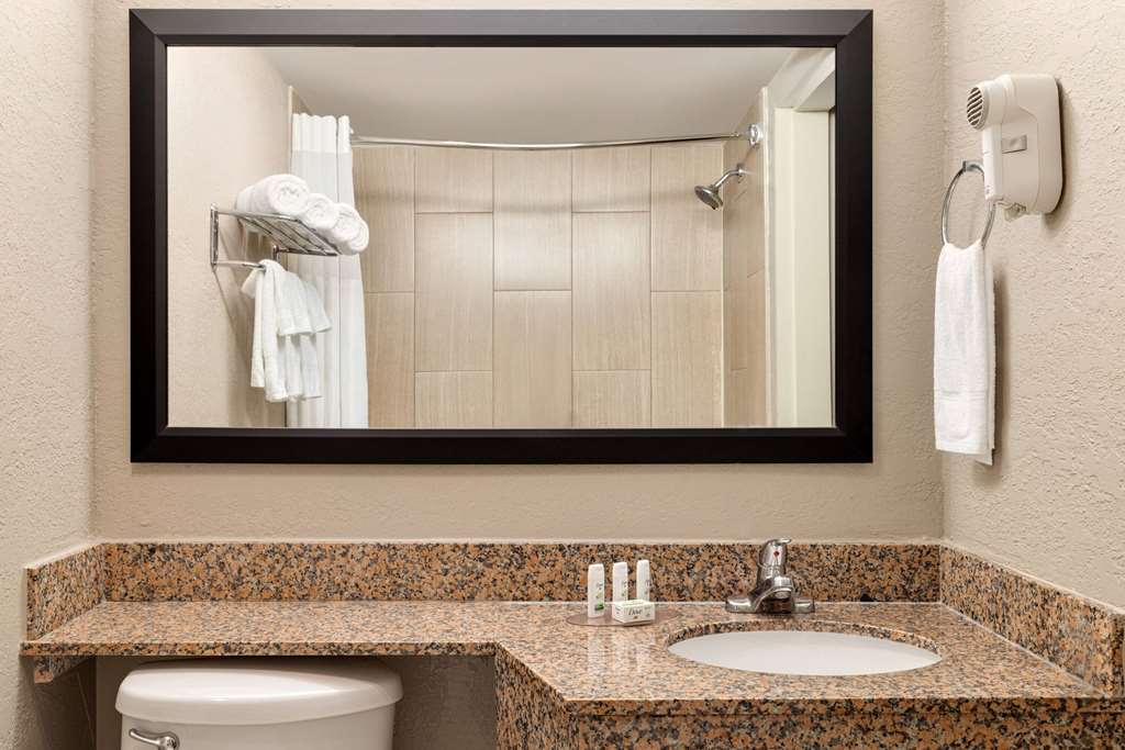 AmericInn by Wyndham Grand Rapids Airport North - photo 19