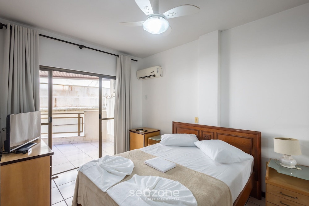 Apto c varanda beira mar a Meia Praia CEO0104 — 4-Star Luxury Hotel in Itapema, Brasil