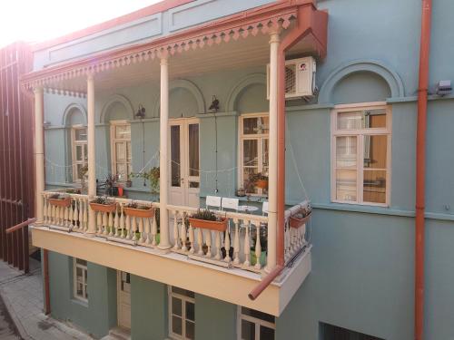 Old Gold Apartment