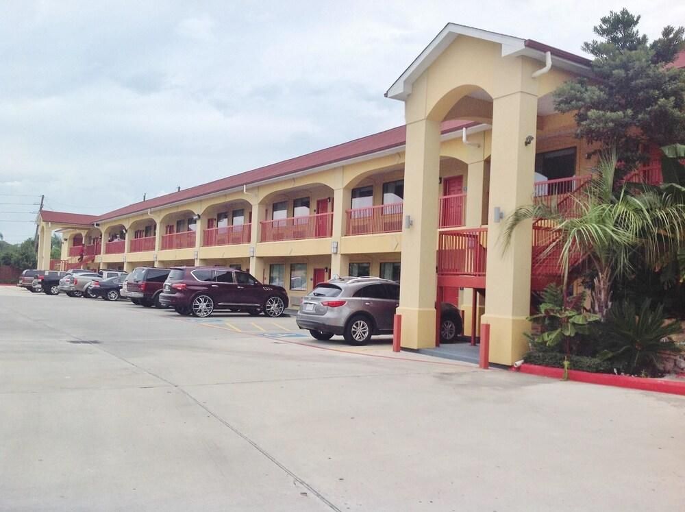 Americas Best Value Inn And Suites Houston Tomball Parkway - photo 13