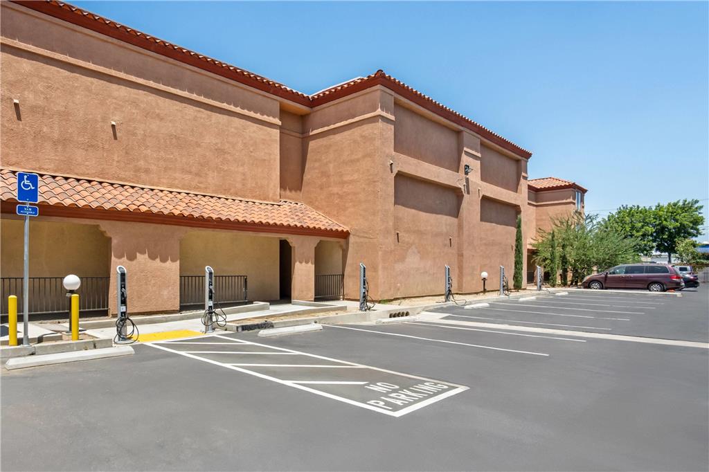 Days Inn by Wyndham Fontana Rialto - photo 7