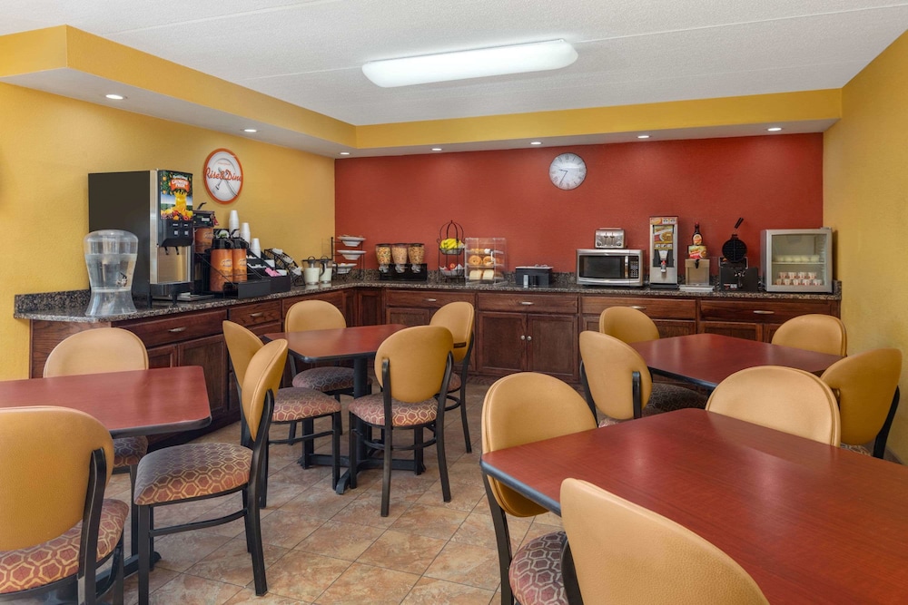 Howard Johnson by Wyndham Rock Hill - photo 15