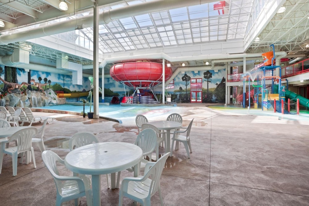 Triple Play Resort Hotel & Suites - photo 34