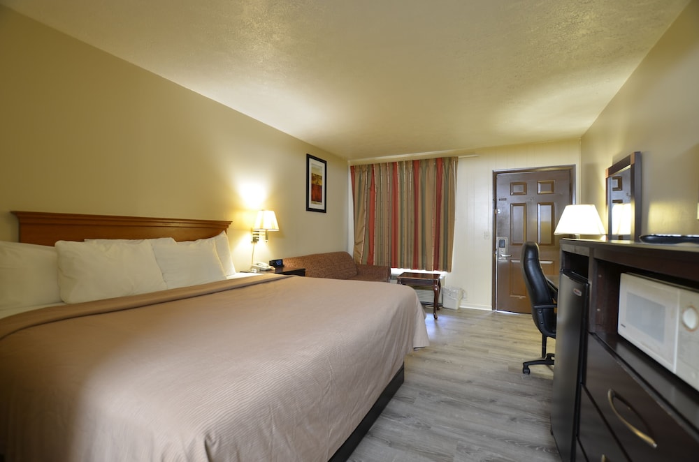 Travelowe's Motel - photo 20