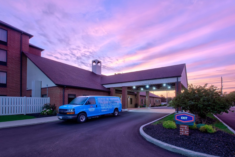 Hampton Inn & Suites Cleveland Airport Middleburg Heights - photo 62