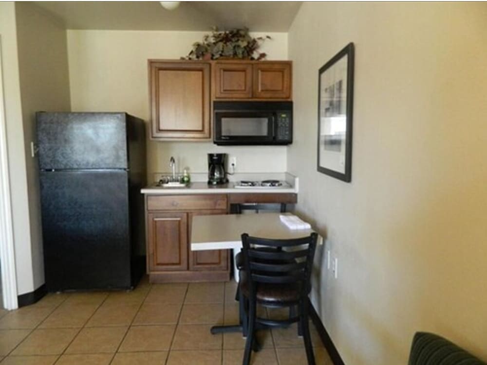 Paris Extended Stay Suites - photo 13