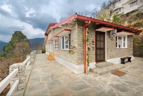 Avaas Bed & Breakfast — 4-Star Luxury Hotel in Naini Tal, India