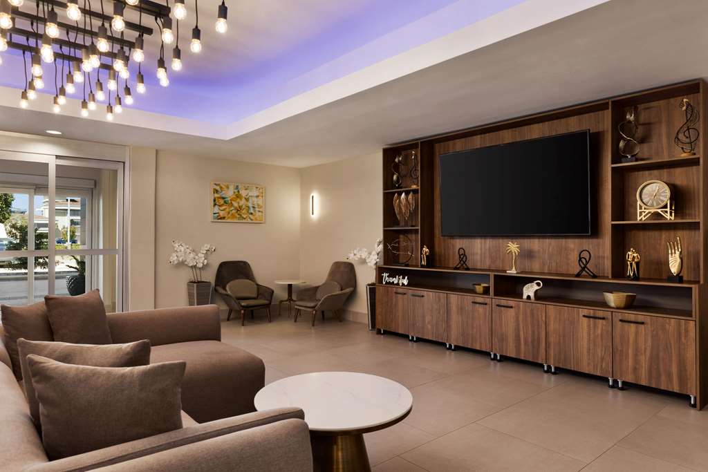 La Quinta Inn & Suites by Wyndham Port Arthur - photo 6