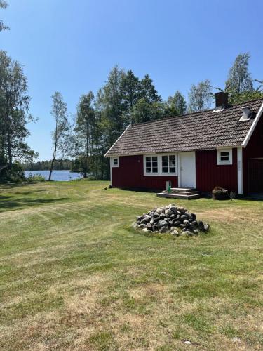 Stuga med sjöutsikt — hotel in Ryd