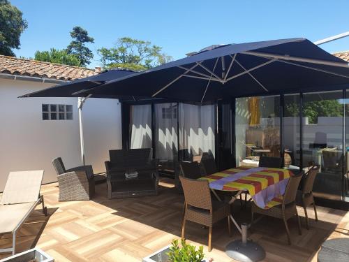 Appartement le Pas Sage du Marché La Flotte — 4-Star Luxury Hotel in La Flotte, France