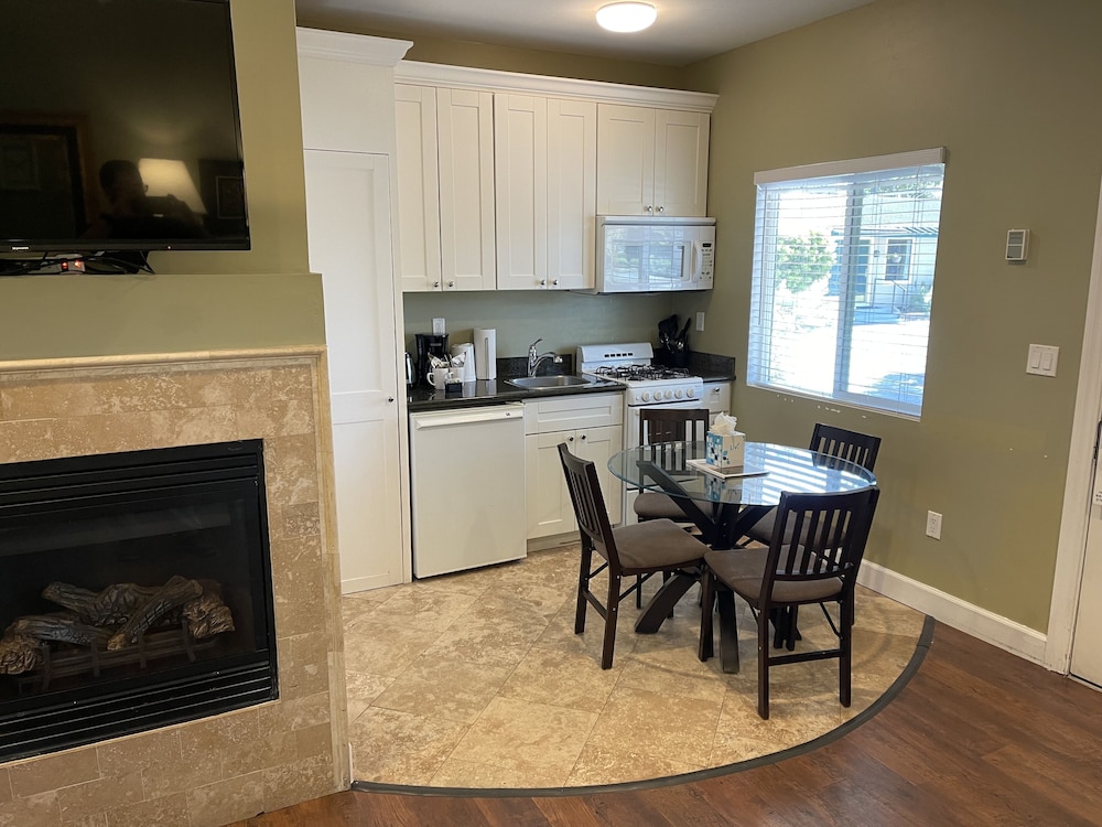 Sea Breeze Inn And Cottages - photo 40