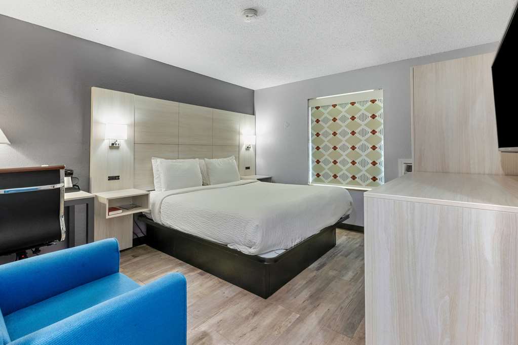 Days Inn by Wyndham Savannah Gateway I 95 - photo 8