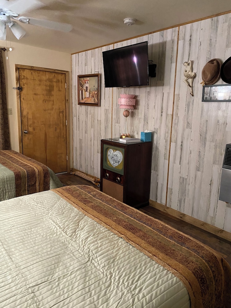 Dusty Boots Motel & Cafe - photo 35