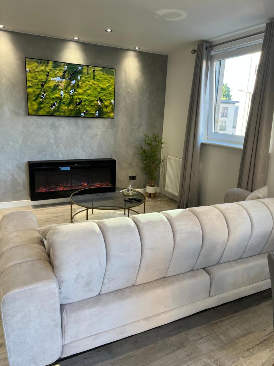 Strada Apartment — 4-Star Luxury Hotel in Edinburgh, United Kingdom