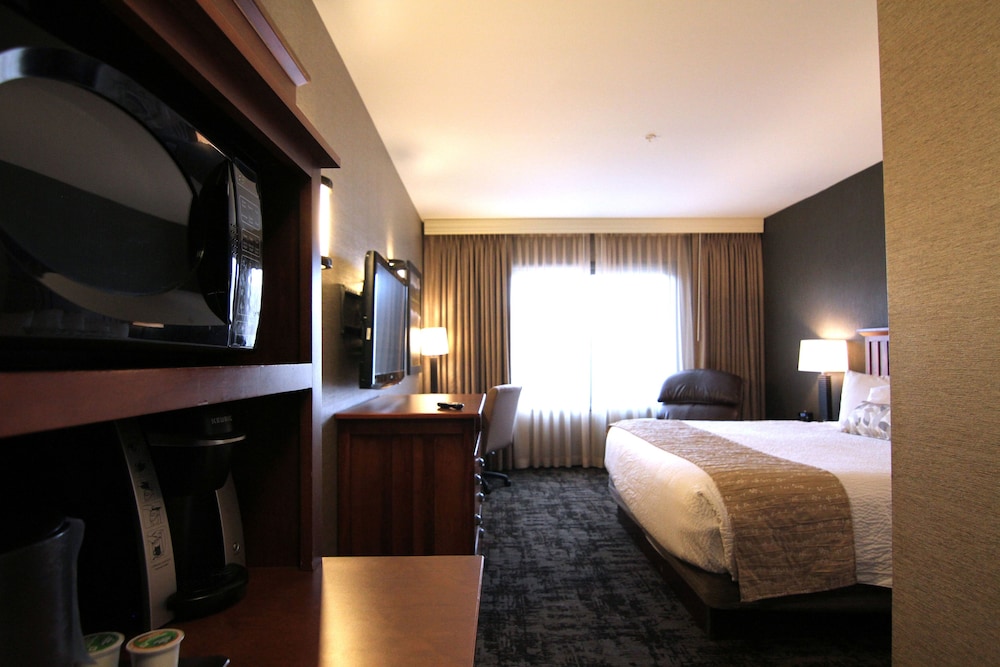 Casper C'mon Inn Hotel & Suites - photo 8