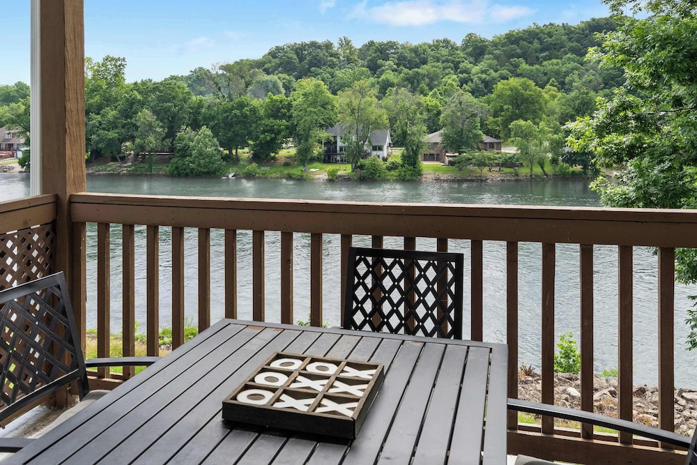 Nautical Nest on Taneycomo — 4-Star Luxury Hotel in Branson, United States