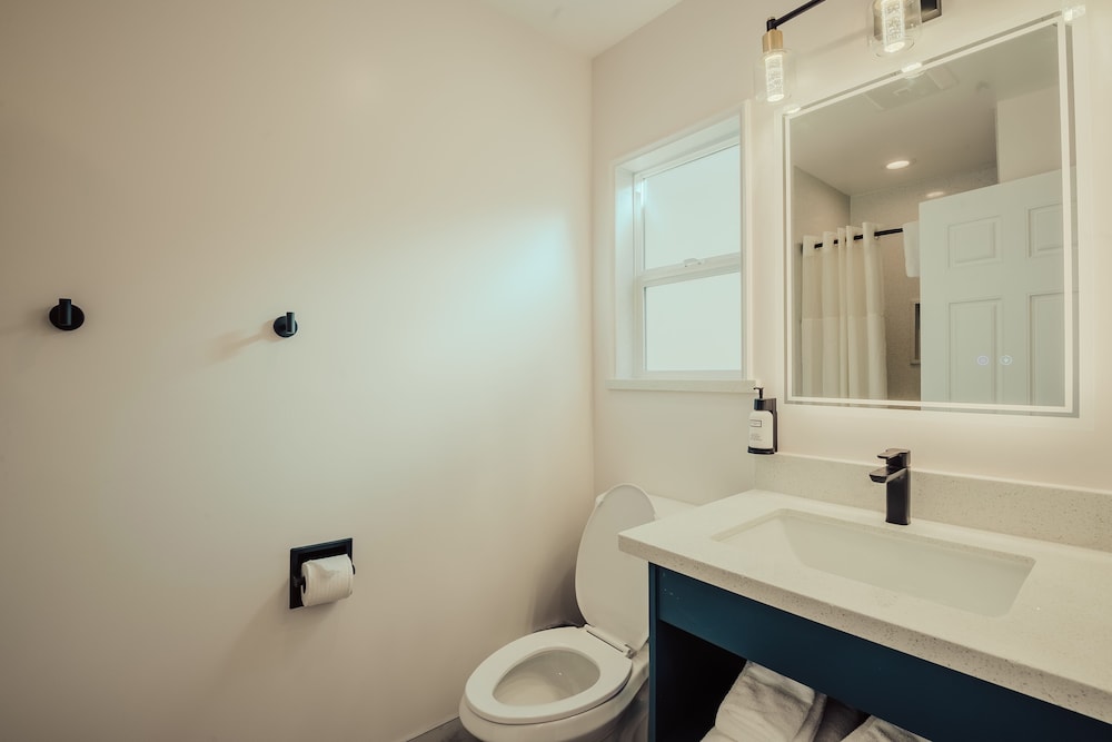 Blufftop Inn & Suites - photo 72