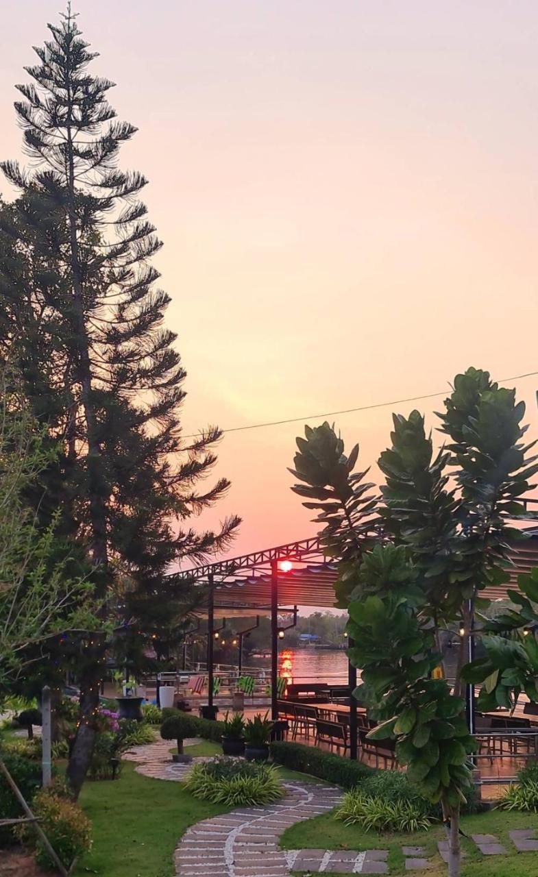 Dhammachart RiverView in Samut Songkhram, Thailand