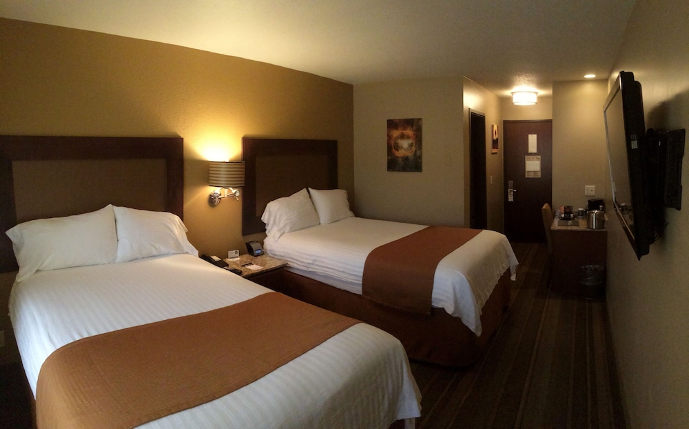 East Avenue Inn & Suites - photo 25