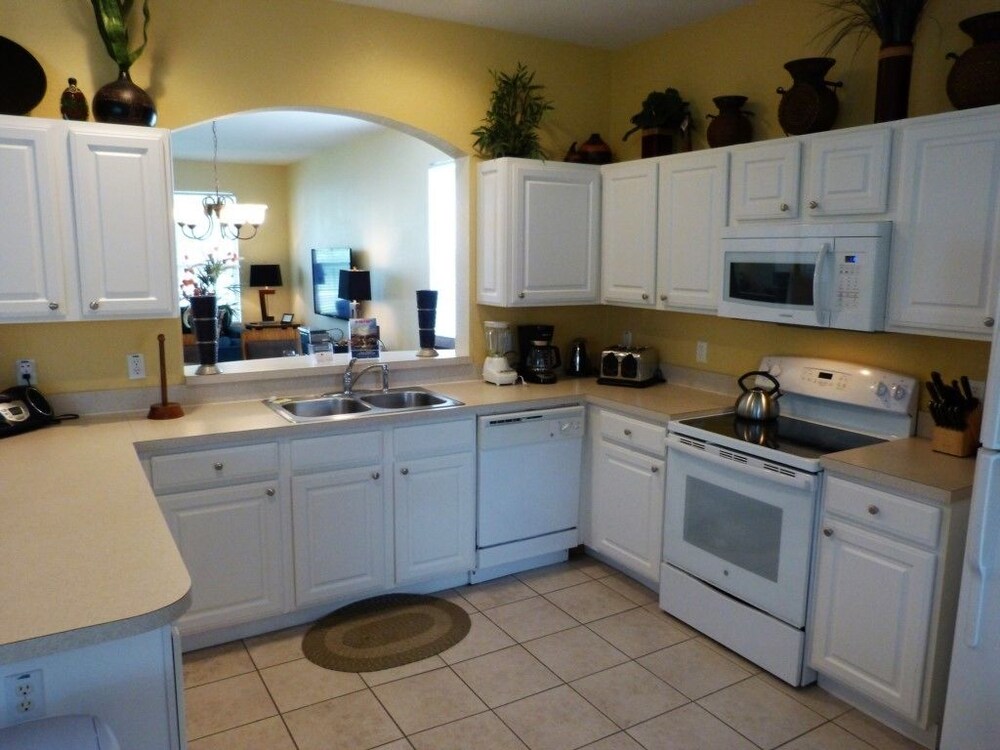 Stunning 6 Bedroom 4 Bath Pool Home in the Windsor Hills Resort - photo 15