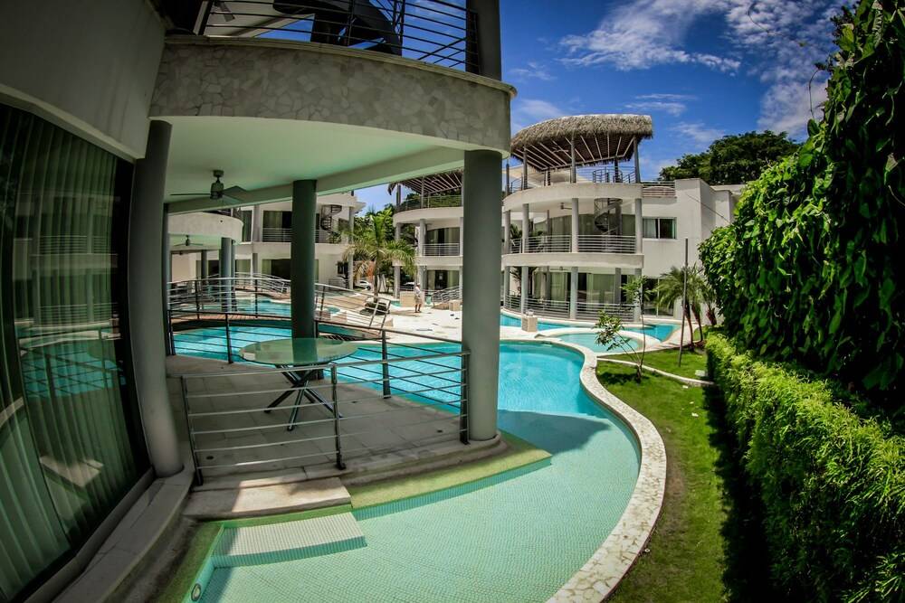 Hermosa Wave in Jaco, Costa Rica