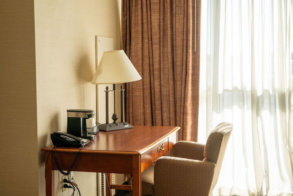 Hotel Topeka at City Center - photo 10