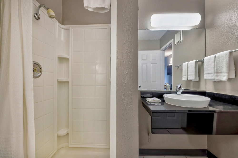 Motel 6 Oshkosh WI - photo 16