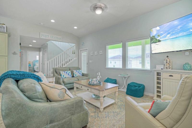 Reel Life Dreams by Avantstay Pool Near Beach - photo 42