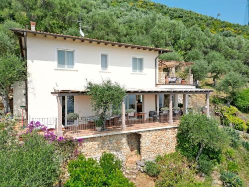 Uno Sguardo Sul Mare in Pietrasanta, Italy